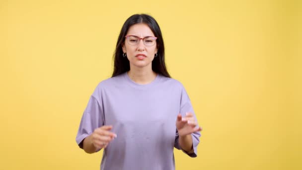 Hispanic Woman Taking Her Glasses See Facing Camera Studio Yellow — ストック動画