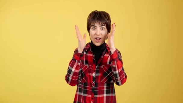 Cool Androgynous Person Looking Camera While Expressing Surprise Studio Yellow — ストック動画
