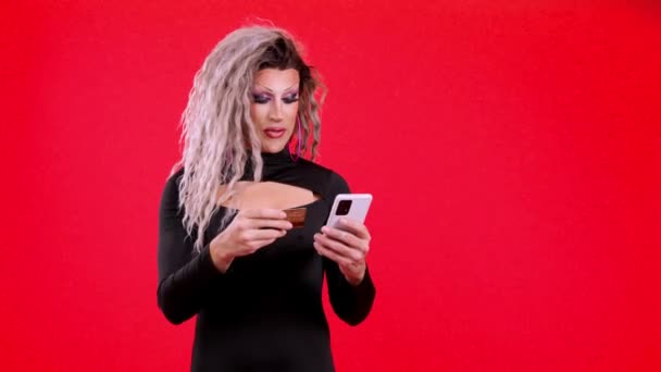 Happy Transgender Person Paying Card Mobile Red Background — Stock Video