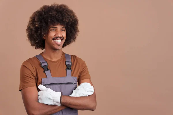 Happy Smiley Afro Homme Menuiserie Travailleur Avec Des Outils Uniforme — Photo