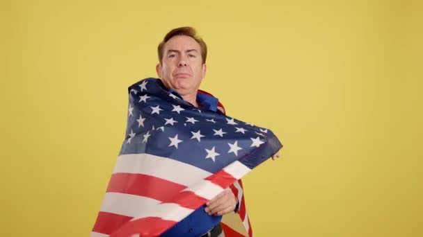 Happy Caucasian Mature Man Wrapping North America National Flag Studio — Stock Video