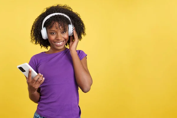 Beauty Woman Afro Hair Listening Music Mobile Headphones Studio Yellow —  Fotos de Stock