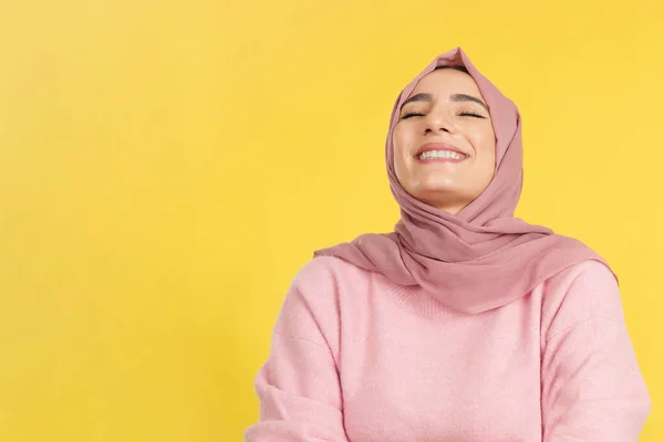 Happy Muslim Woman Laughing Eyes Closed Studio Yellow Background — Stock Photo, Image