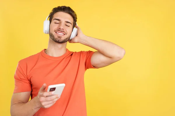 Caucasian Man Listening Music Eyes Closed Using Mobile Phone Headphones — Stock Photo, Image