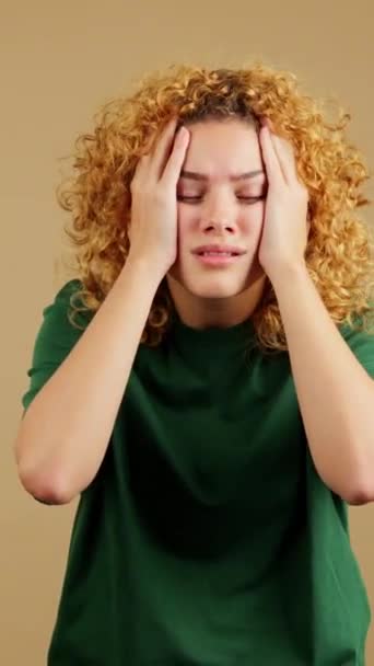 Studio Video Young Woman Hand Forehead Expressing Headache — Vídeo de Stock