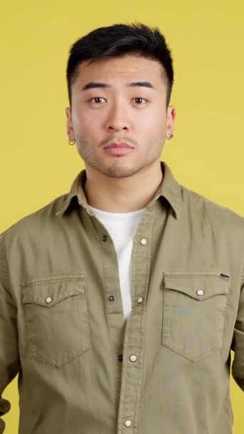 Surprised Chinese Man Looking Camera Gesturing Studio Yellow Background — Wideo stockowe