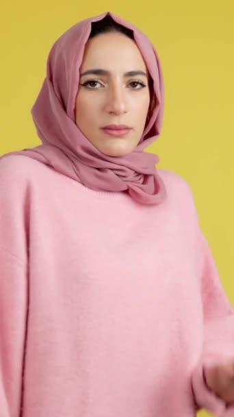 Muslim Woman Gesturing Hands Fear Studio Yellow Background — Vídeos de Stock