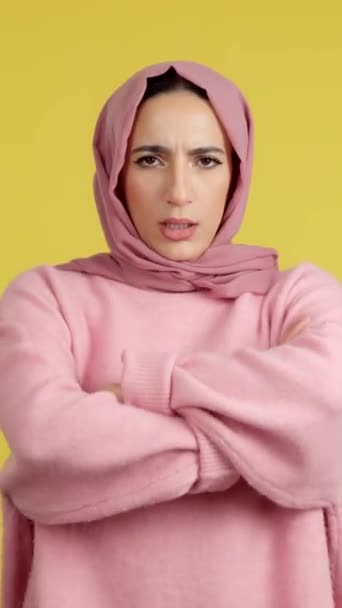 Muslim Woman Crossing Arms Angry Expression Studio Yellow Background — Vídeo de Stock