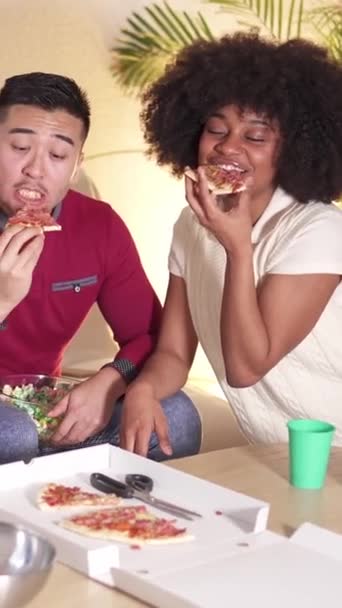 Slow Motion Video African Woman Chinese Man Enjoying Piece Pizza — Stock Video