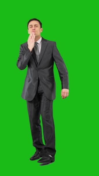 Celé Tělo Flirtujícího Muže Formálním Obleku Který Posílá Vzdušný Polibek — Stock video