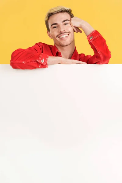 Cheerful Gay Man Leaning Blank Board Studio Yellow Background — ストック写真