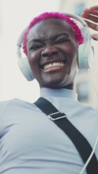 African Woman Dancing Street While Listening Music Headphones — Stock Video