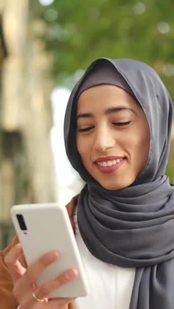Happy Muslim Woman Smiling While Talking Mobile Street — Video