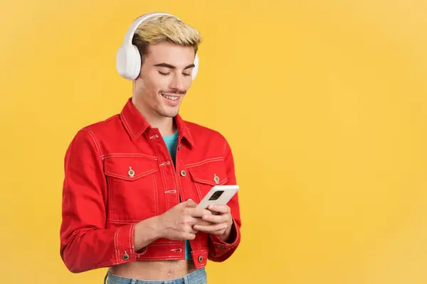 Gay Man Listening Music Headphones Mobile Studio Yellow Background — Stock Photo, Image