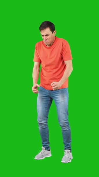 Corpo Cheio Sofrimento Jovem Sexo Masculino Camiseta Laranja Jeans Gritando — Vídeo de Stock