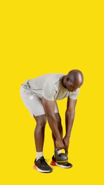 Video Studio Yellow Background African Man Sports Clothes Dead Lifting — Stock Video