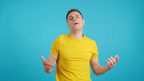 Video Studio Blue Background Pimp Adult Man Making Rude Gestures — Stock Video