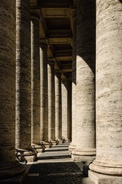 Vatikan 'daki Saint Peters meydanındaki Berninis Colonnade manzarası çok güzel.