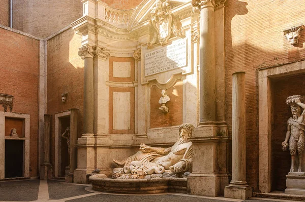 Vista Escultura Divinidad Fluvial Los Museos Capitolinos Roma — Foto de Stock