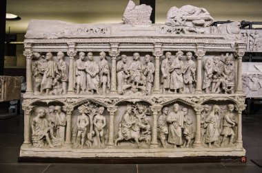 Vatikan Şehri, 21 Ağustos 2008: Junius Bassus 'un PaleoChristian Sarcophagus' u. Pio Hristiyan Müzesi. Aziz Peter Bazilikası