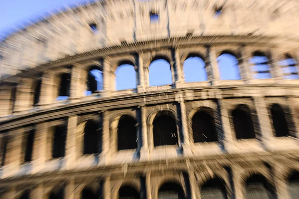 Roma Daki Colosseum Bir Yaz Günü Görüntüsü Bulanık — Stok fotoğraf