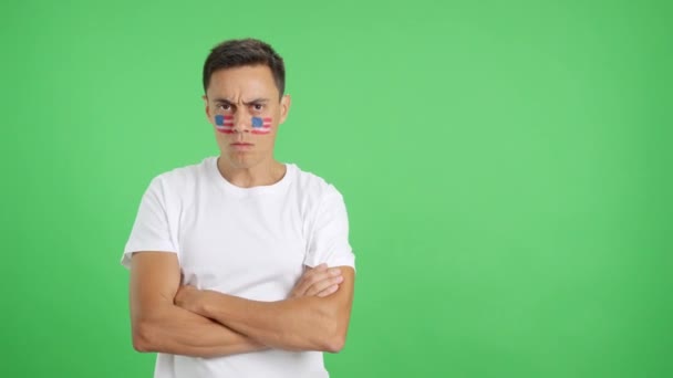 Video Studiu Chromou Důstojného Seriózního Muže Vlajkou Usa Namalovanou Obličeji — Stock video
