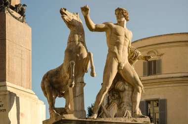 Quirinal Meydanı, Roma 'daki Castor ve Pollux Anıtı