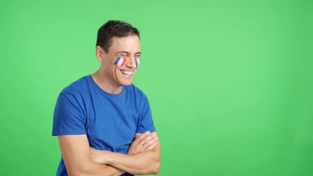 Video Estudio Con Croma Hombre Feliz Con Bandera Francesa Pintado — Vídeos de Stock