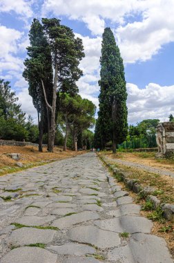 Roma 'nın ünlü Appian Yolu' nun dikey panoramik görüntüsü