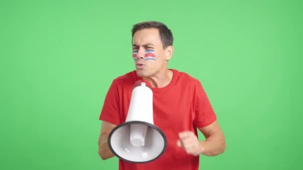 Stüdyoda Yüzünde Kosta Rika Bayrağı Olan Bir Adamın Krom Görüntüsüyle — Stok video