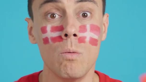 Man Danish National Flag Upset Referee — Stock Video