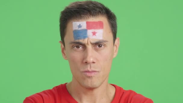 Video Studiu Chromou Zblízka Seriózního Muže Panamskou Vlajkou Namalovanou Obličeji — Stock video