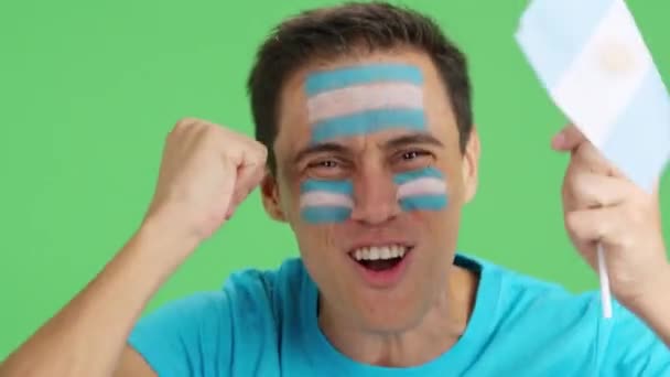 Video Studiu Chromou Zblízka Muže Argentinskou Vlajkou Namalovanou Tváři Podporující — Stock video