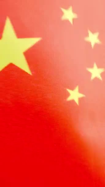 中国国旗在风中飘扬的演播室中的垂直慢镜头 — 图库视频影像