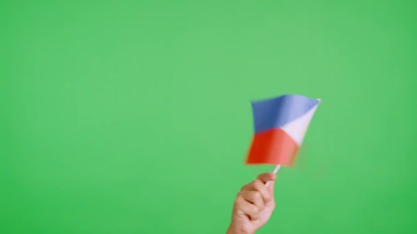 Vídeo Cámara Lenta Estudio Con Croma Una Mano Ondeando Banderín — Vídeo de stock