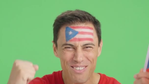 Video Estudio Con Croma Primer Plano Hombre Con Bandera Puertorriqueña — Vídeos de Stock