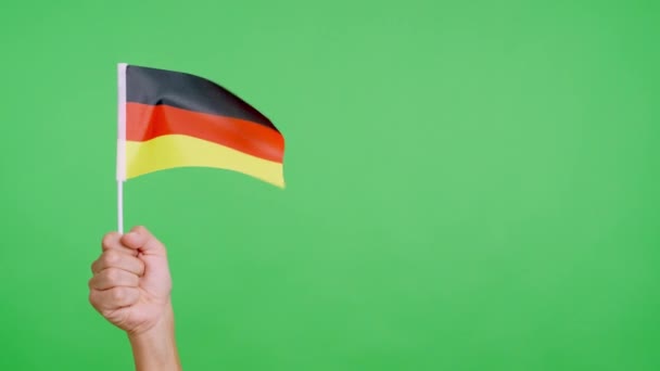 Vento Acenando Galhardete Alemão Segurando Por Uma Mão — Vídeo de Stock