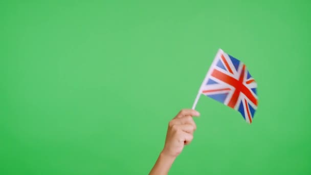 옆에서 측면으로 영국의 국기의 페넌트를 크로마와 스튜디오에서 비디오 — 비디오