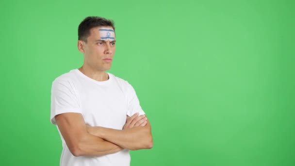 Stüdyoda Yüzünde Srail Bayrağı Olan Bir Adamın Ciddi Bir Ifadeyle — Stok video