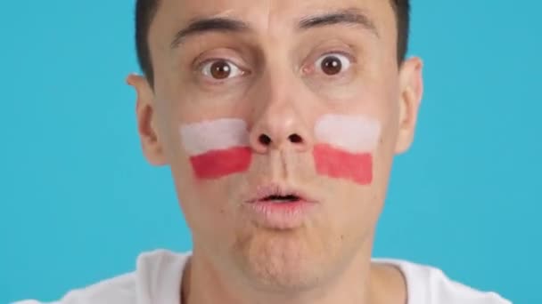 Людина Польським Національним Прапором Засмучена Арбітром — стокове відео