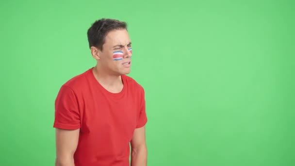 Vídeo Estúdio Com Croma Homem Nervoso Aplaudindo Para Costa Rica — Vídeo de Stock