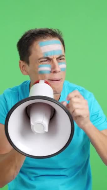 Vídeo Estúdio Com Croma Homem Com Uma Bandeira Argentina Pintada — Vídeo de Stock