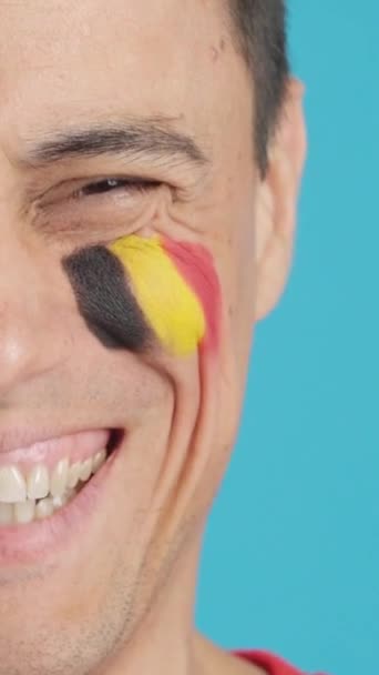 Videoclip Studio Croma Apropierii Unui Bărbat Steag Belgian Pictat Față — Videoclip de stoc