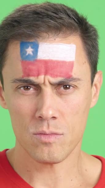 Відео Студії Хромою Крупним Планом Серйозного Чоловіка Чилійським Прапором Намальованим — стокове відео