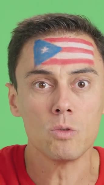Muž Puerto Rican Národní Vlajkou Rozrušený Rozhodčím — Stock video
