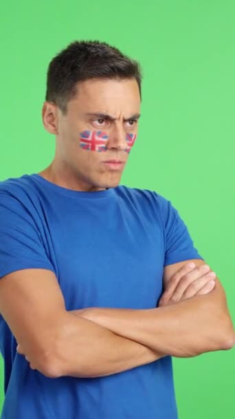 Video Estudio Con Croma Hombre Con Bandera Británica Pintado Cara — Vídeos de Stock