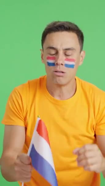 네덜란드를 기쁘게하는 열정적이고 남자의 크로마와 스튜디오에서 비디오 궁극적으로 잃어버린 흥미로운 — 비디오