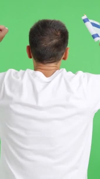 Stüdyoda Dikiz Aynasından Srail Flaması Sallayan Bir Adamın Krom Görüntüsü — Stok video
