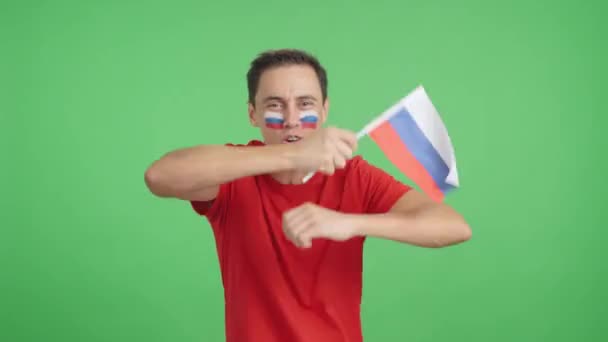 Video Estudio Con Croma Hombre Animando Apasionadamente Rusia Gritando Ondeando — Vídeo de stock