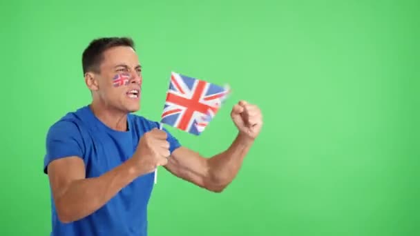 Video Estudio Con Croma Hombre Animando Reino Unido Gritando Ondeando — Vídeos de Stock